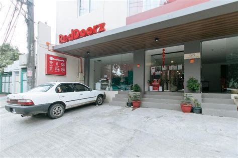 RedDoorz near Fernwoods Garden Quezon City.